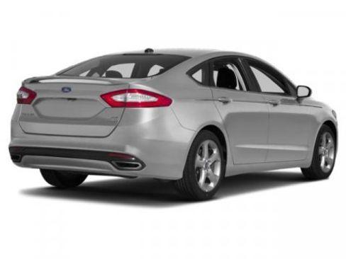 Used 2015 Ford Fusion SE image 2