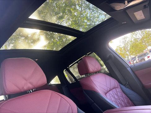 Used 2025 BMW X6 xDrive40i w/ Executive Package image 23