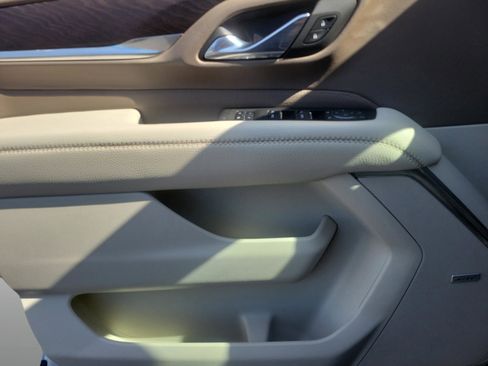 Used 2023 GMC Yukon XL Denali image 16