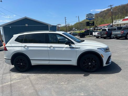 Used 2022 Volkswagen Tiguan SE R-Line AWD/4WD image 4