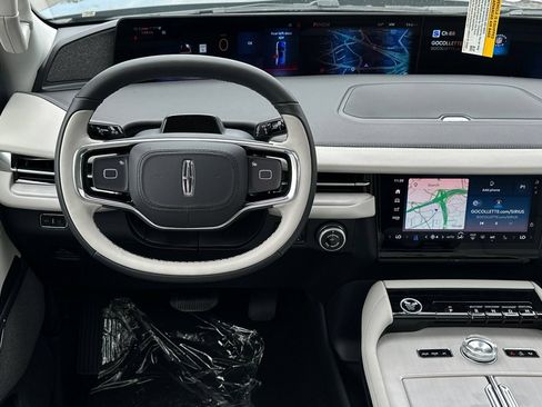 New 2026 Lincoln Navigator Reserve AWD/4WD image 13