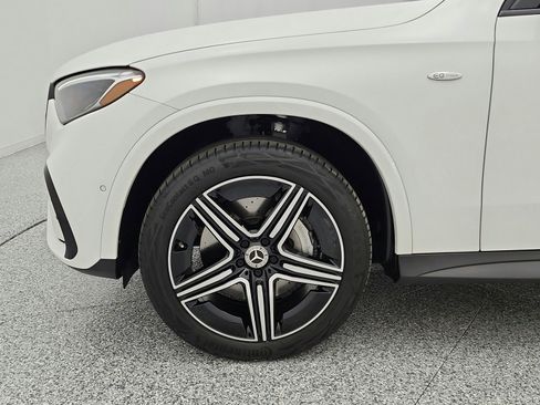 Used 2025 Mercedes-Benz GLC 350e 4MATIC image 17
