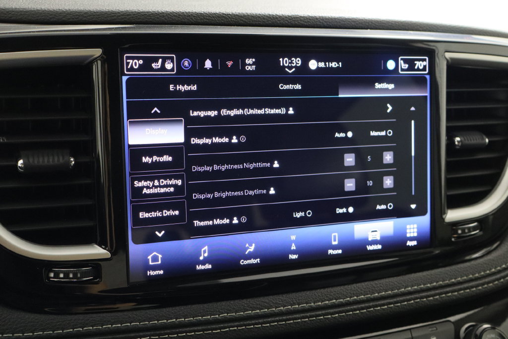 Used 2024 Chrysler Pacifica Limited FWD image 35