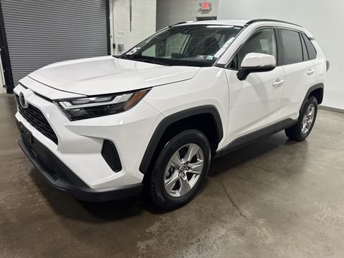 Used 2025 Toyota RAV4 XLE AWD/4WD image 6