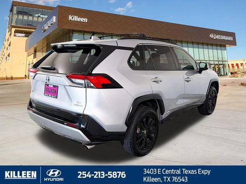 Used 2022 Toyota RAV4 SE AWD/4WD image 8