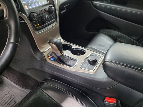 Used 2017 Jeep Grand Cherokee Overland AWD/4WD image 26