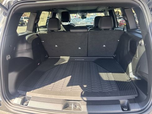 New 2026 Jeep Cherokee Overland w/ Trailer Tow Group AWD/4WD image 11