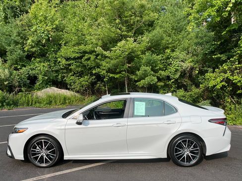 Used 2024 Toyota Camry SE w/ Cold Weather Package AWD/4WD image 2