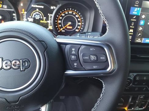 Used 2025 Jeep Wrangler Unlimited Sahara AWD/4WD image 18