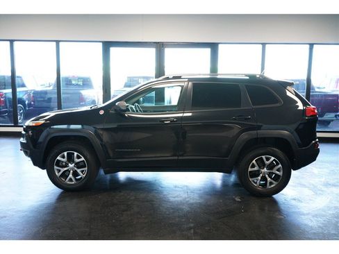Used 2015 Jeep Cherokee Trailhawk AWD/4WD image 4