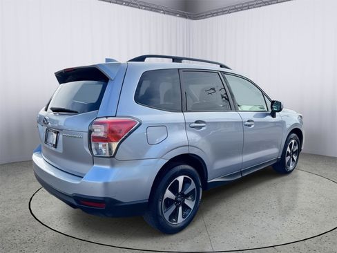 Used 2018 Subaru Forester 2.5i Premium w/ All-Weather Package image 6