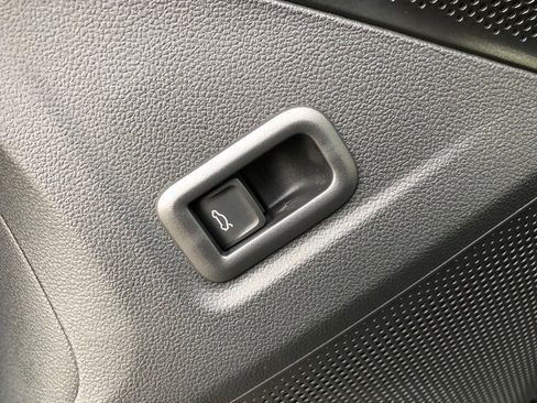 New 2026 Volkswagen Tiguan SE R-Line image 12