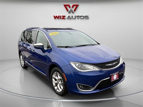 Used 2020 Chrysler Pacifica Limited image 3