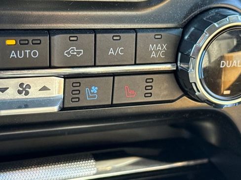 Used 2022 Ford F150 Lariat w/ Equipment Group 502A High image 33