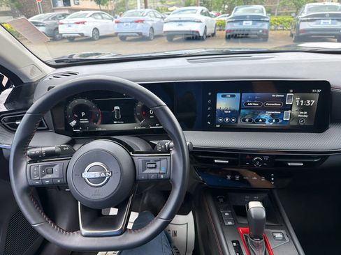 Used 2025 Nissan Kicks SR image 8