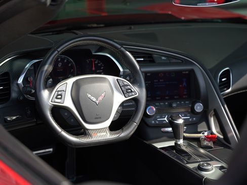 Used 2015 Chevrolet Corvette Z06 w/ 3LZ Preferred Equipment Group image 15