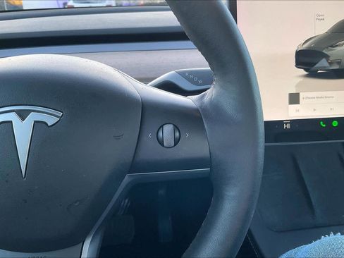 Used 2022 Tesla Model Y Long Range image 24