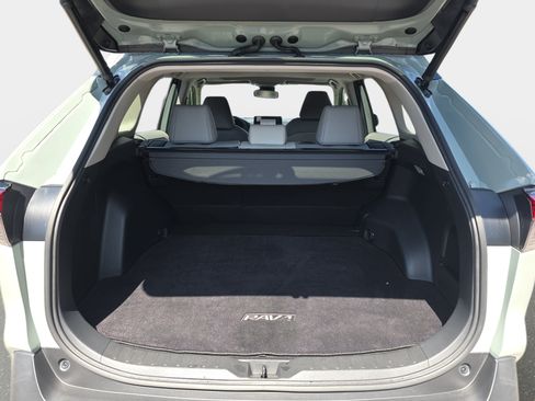 Used 2019 Toyota RAV4 XLE Premium FWD image 10