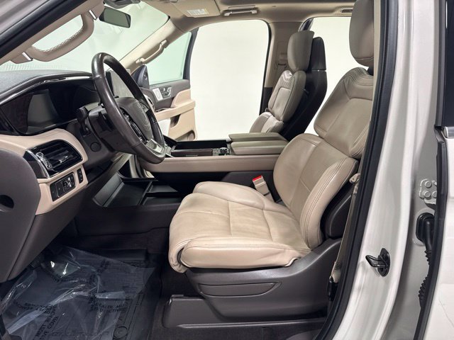 Used 2022 Lincoln Navigator Reserve AWD/4WD image 16