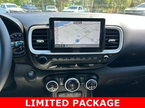 Used 2022 Hyundai Venue Limited FWD image 22