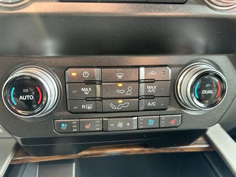 Used 2019 Ford F150 Lariat w/ Equipment Group 502A Luxury AWD/4WD image 27