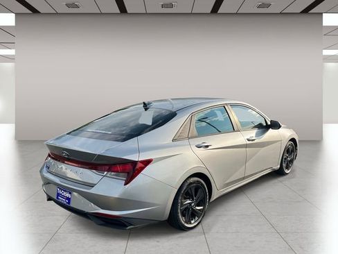Used 2021 Hyundai Elantra SEL FWD image 3