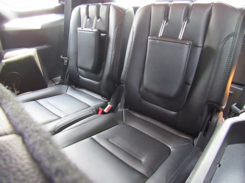 Used 2016 Ford Explorer XLT w/ Equipment Group 202A AWD/4WD image 14