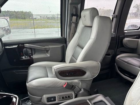 Used 2019 GMC Savana 2500 RWD image 40