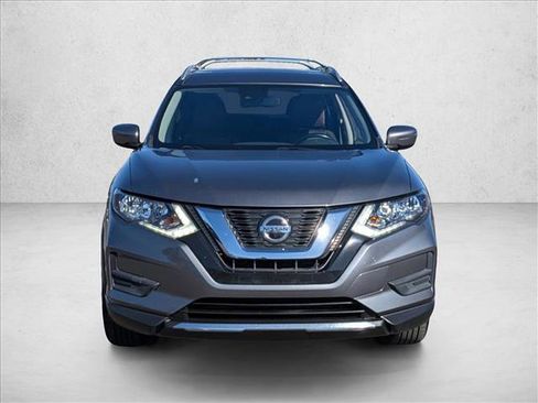 Used 2020 Nissan Rogue SV image 2