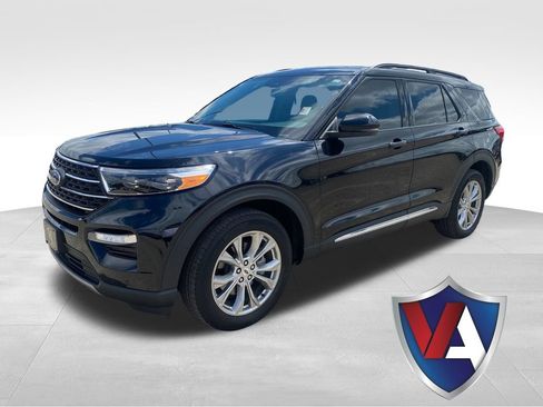 Used 2024 Ford Explorer XLT w/ Equipment Group 202A AWD/4WD image 1