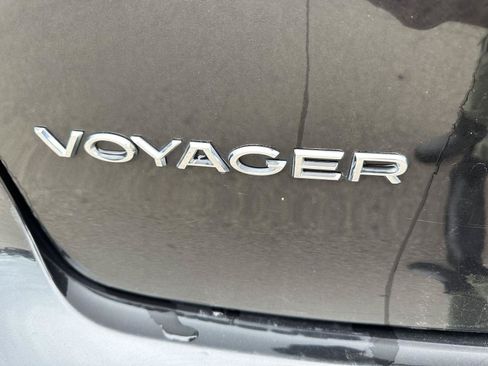 Used 2023 Chrysler Voyager LX FWD image 6