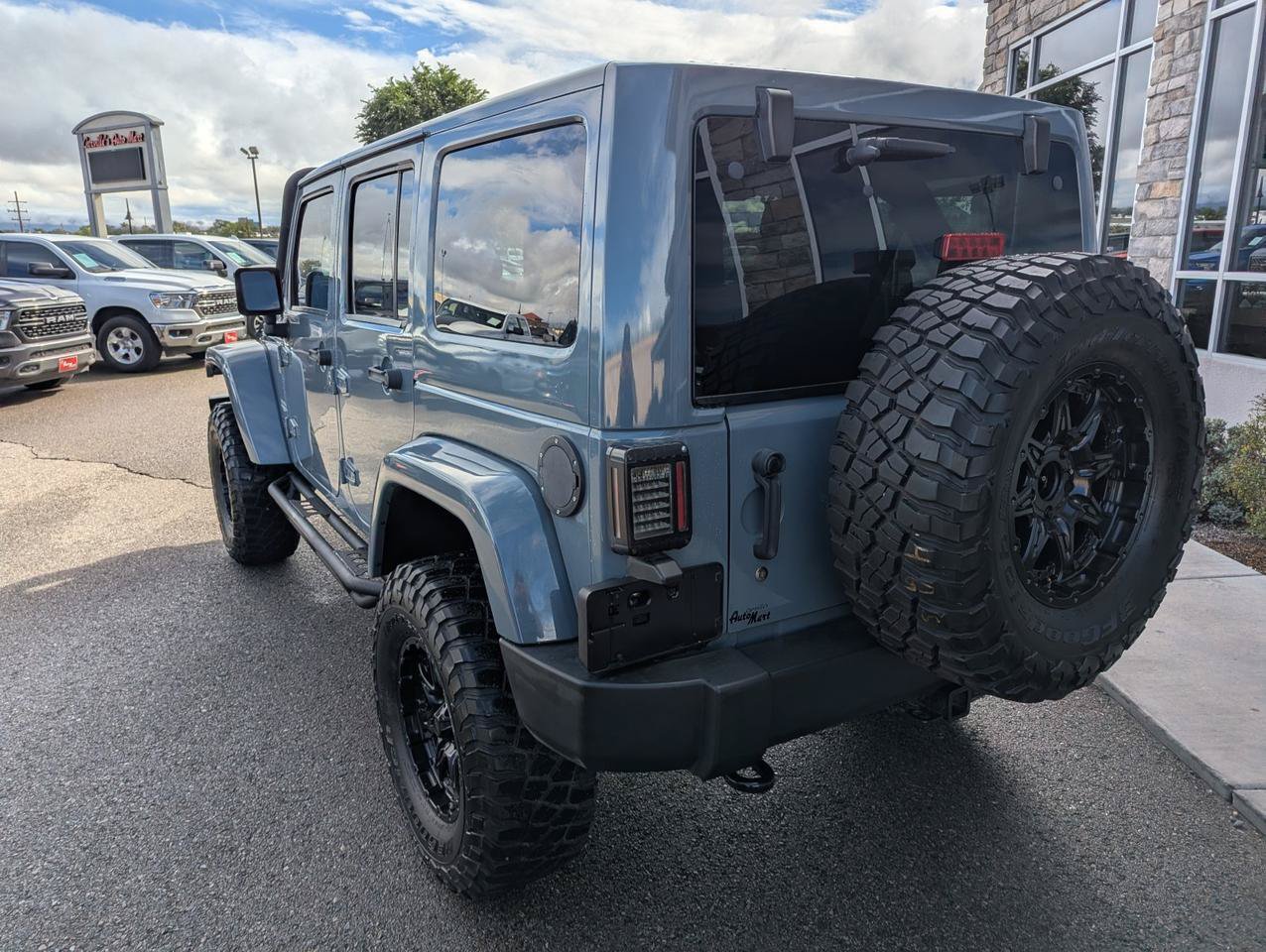 Used 2014 Jeep Wrangler Unlimited Sahara w/ Connectivity Group AWD/4WD image 3