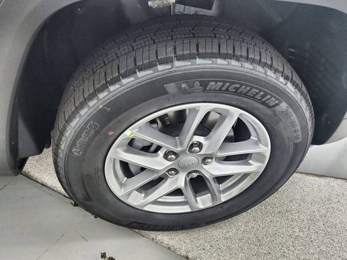 New 2026 Jeep Grand Cherokee Laredo X AWD/4WD image 32