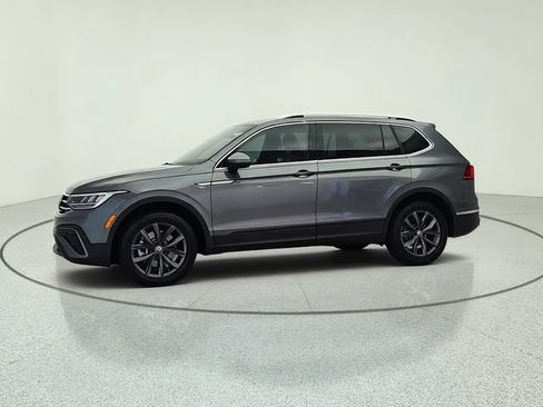 Used 2022 Volkswagen Tiguan SE FWD image 3
