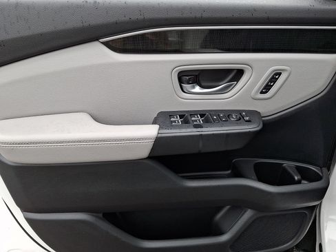 Certified 2024 Honda Pilot Elite image 12