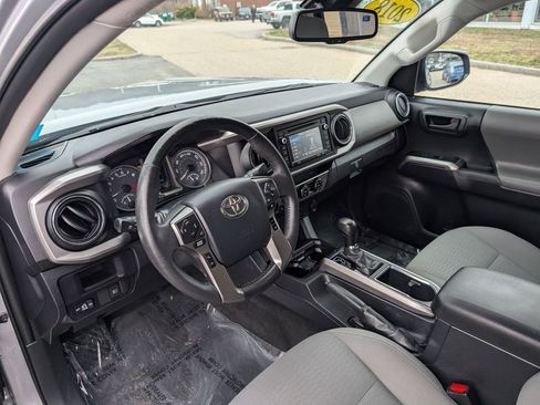 Used 2018 Toyota Tacoma SR5 image 14