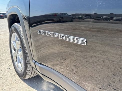 Used 2025 Jeep Compass Latitude w/ Sun & Sound Group image 8