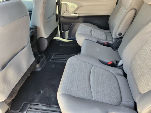 Used 2021 Toyota Sienna LE image 29