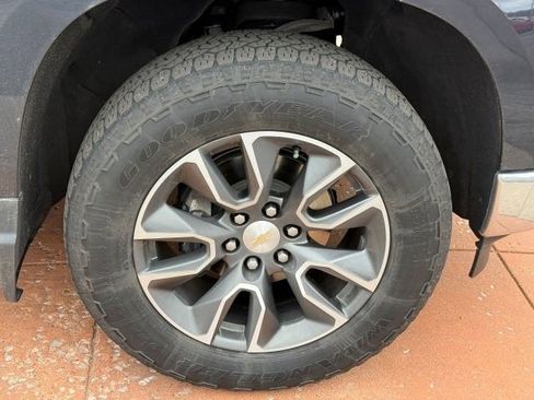 Used 2023 Chevrolet Silverado 1500 LT AWD/4WD image 9