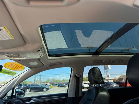 Used 2018 Volkswagen Tiguan SEL Premium image 26