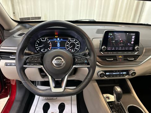 Used 2019 Nissan Altima 2.5 Platinum FWD image 3