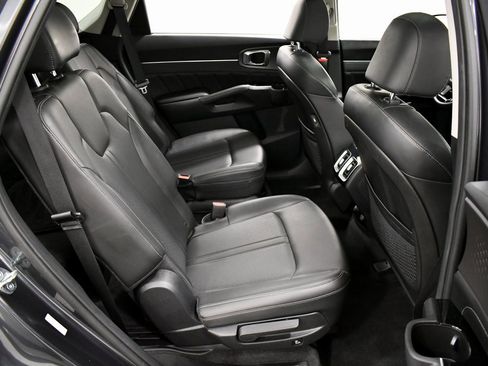 Certified 2023 Kia Sorento SX image 18