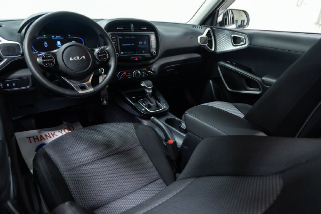 Used 2023 Kia Soul LX w/ Option Group 015 FWD image 19