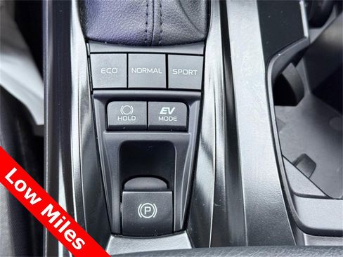 Used 2025 Toyota Camry LE image 28