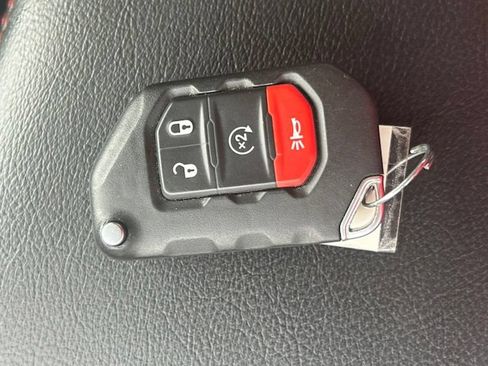 Used 2022 Jeep Gladiator Rubicon w/ Cold Weather Group AWD/4WD image 22