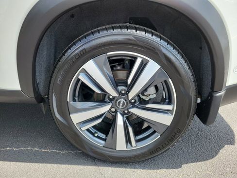 Used 2022 Nissan Rogue Platinum w/ Head-Up Display Package image 9