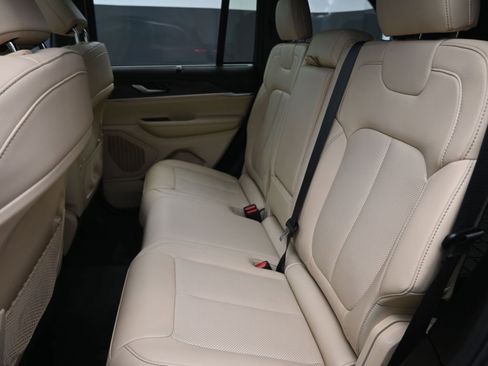 Used 2024 Jeep Grand Cherokee Limited w/ Luxury Tech Group II image 10