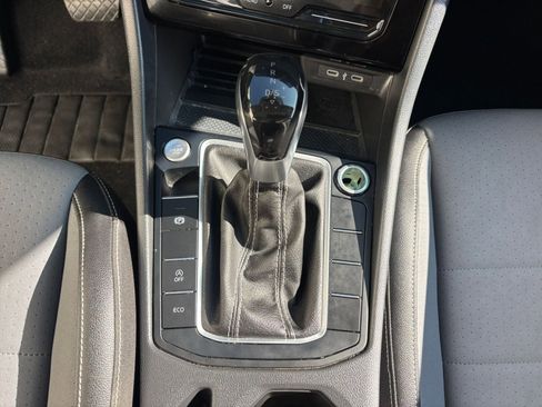 Used 2025 Volkswagen Jetta SE image 41