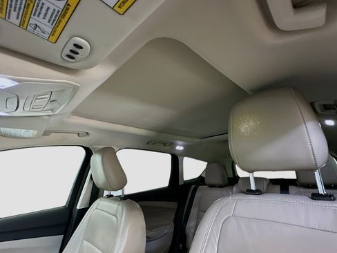 Used 2019 Ford Escape Titanium AWD/4WD image 27