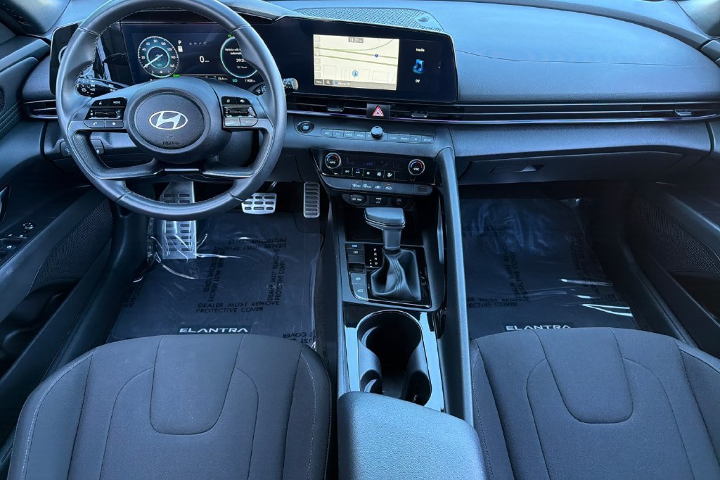 Certified 2025 Hyundai Elantra SEL w/ Cargo Package FWD image 14